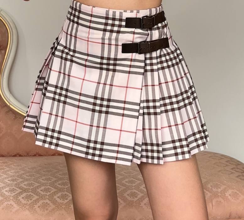 Burberry pleated skirt in baby pink