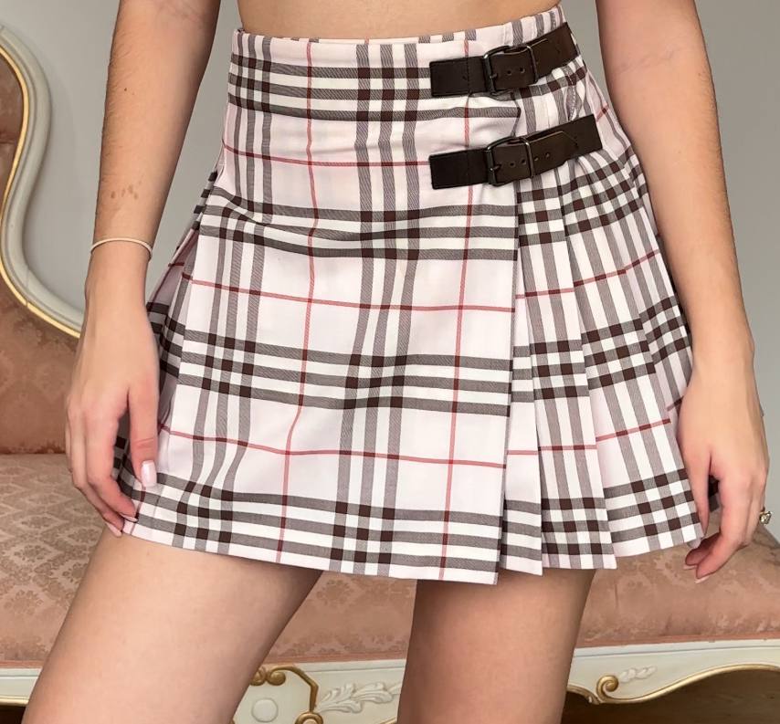 Burberry pleated skirt in baby pink