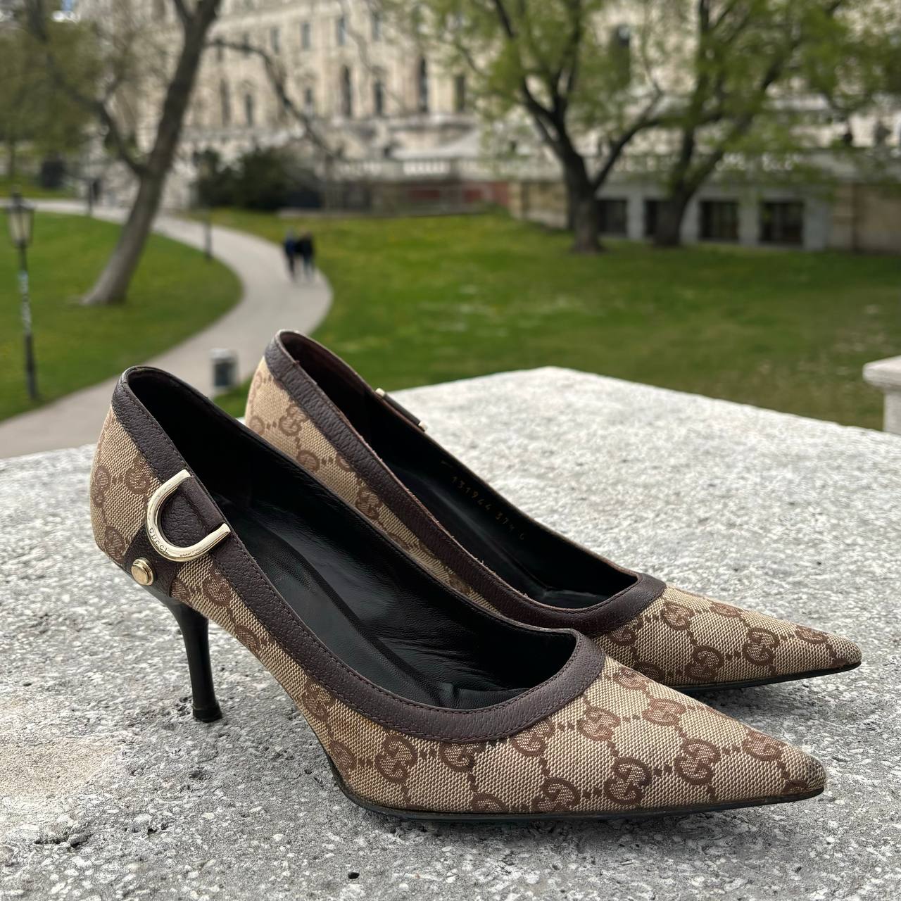 Gucci court shoes kitten heels