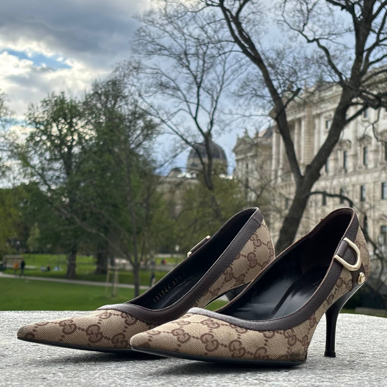 Gucci court shoes kitten heels