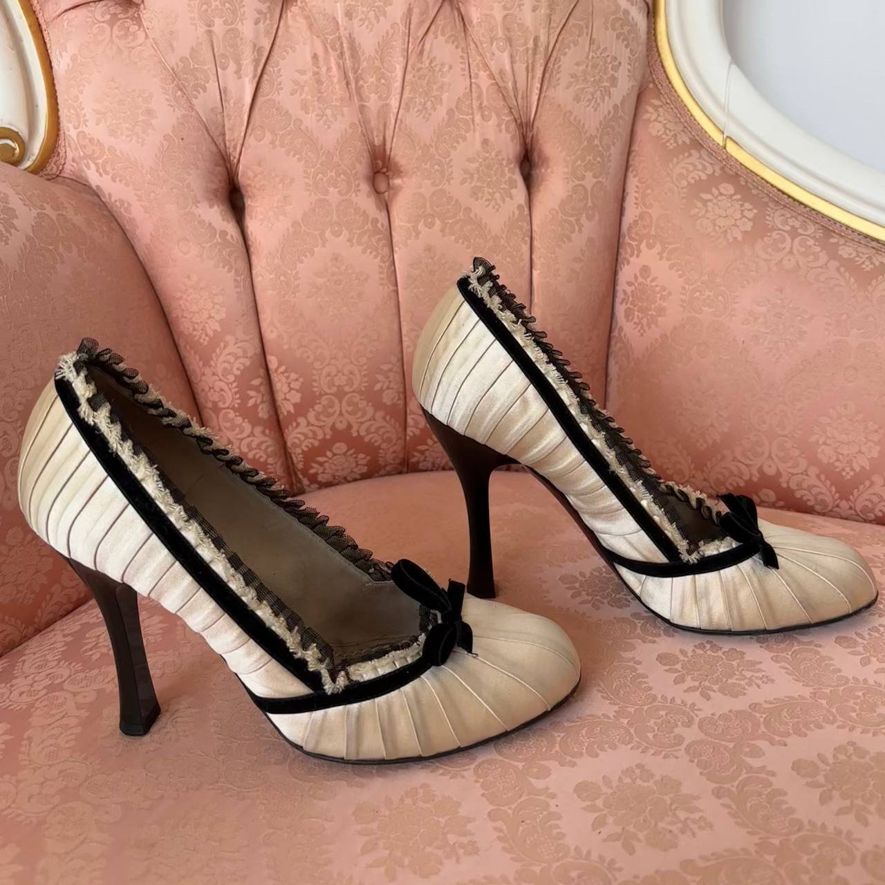 Louis Vuitton white cream Balmoral pumps