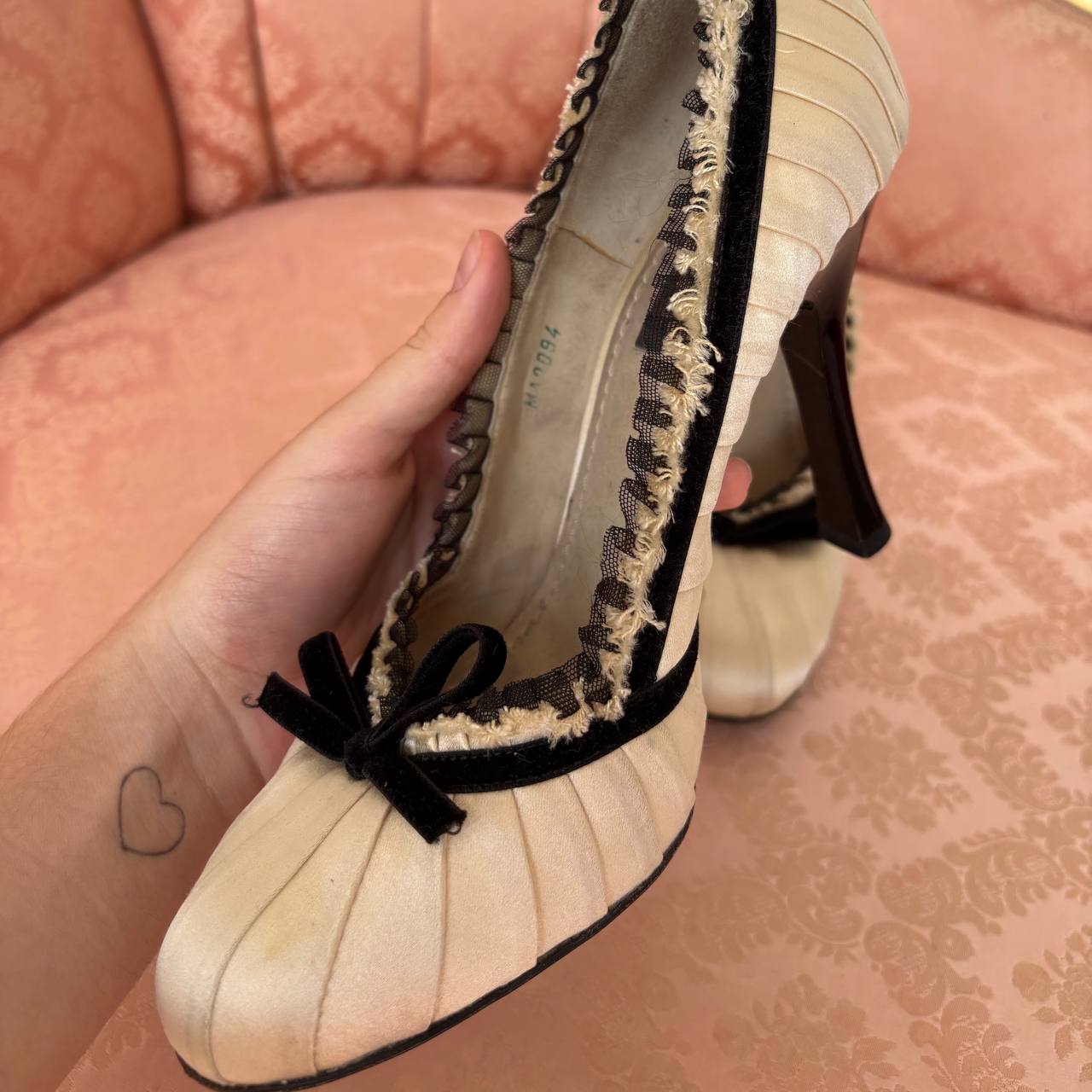 Louis Vuitton white cream Balmoral pumps