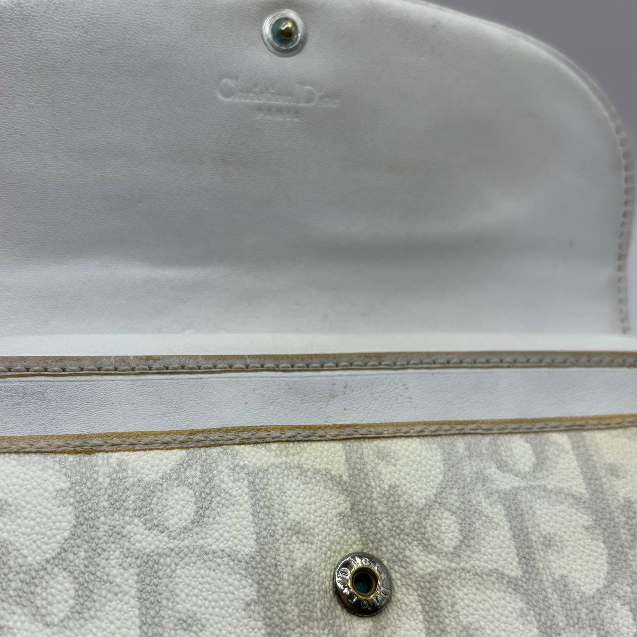 Dior wallet monogram romatique Diorissimo vintage y2k iconic collection in white and grey