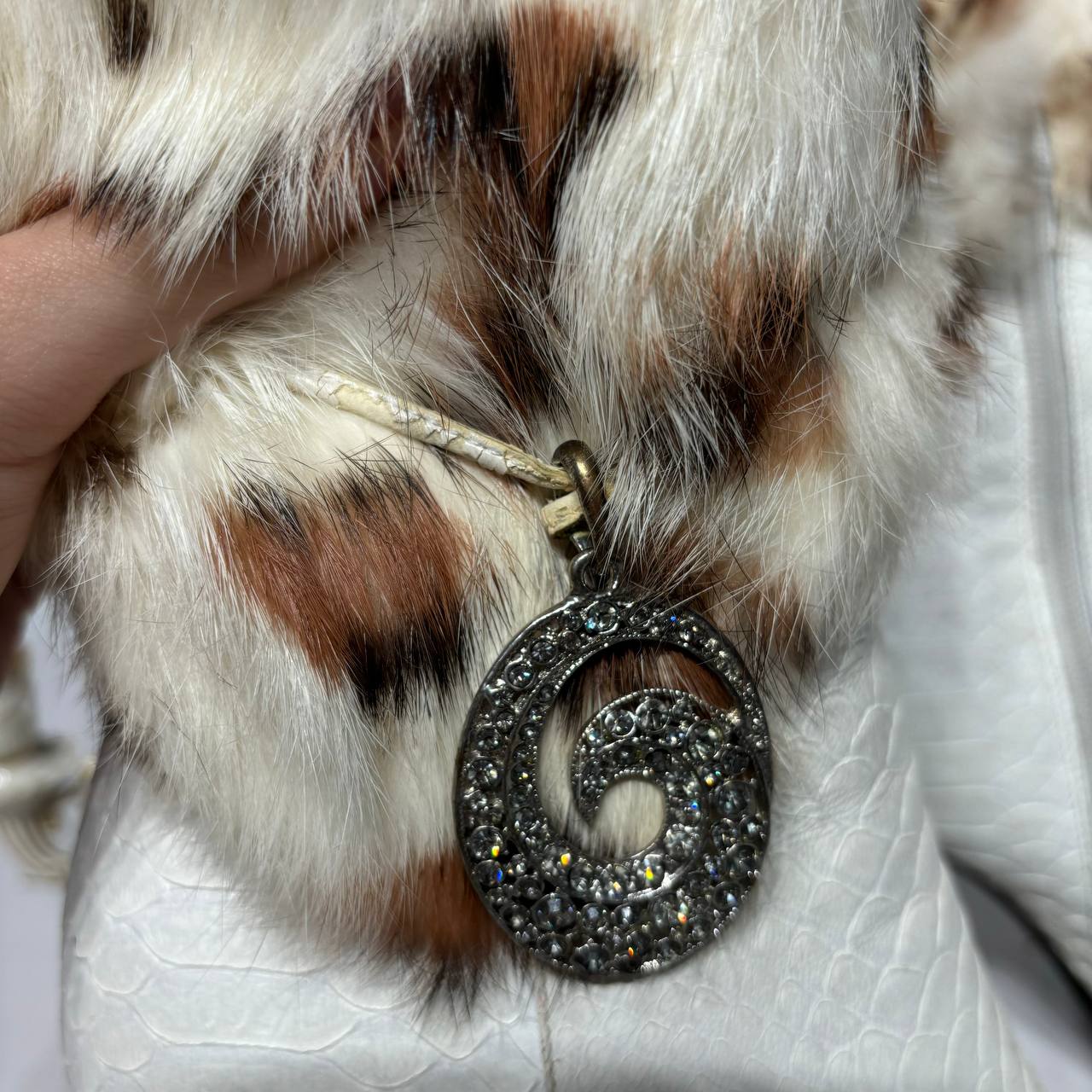 Italian vintage pointed heels with leopard fur