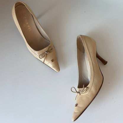 Chanel court shoes kitten heels