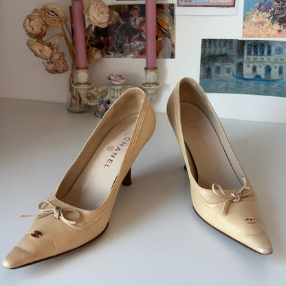 Chanel court shoes kitten heels