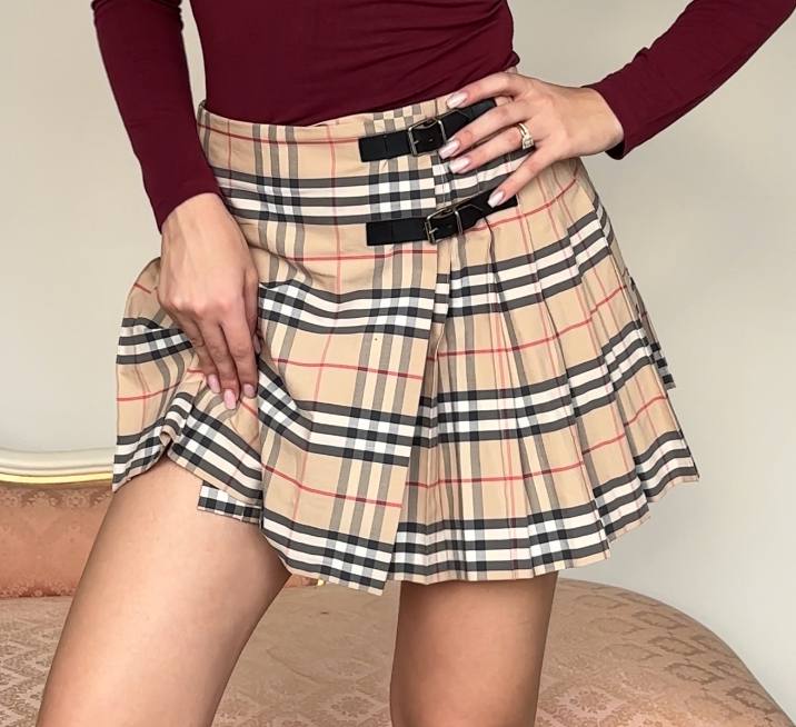 Burberry pleated skirt in beige