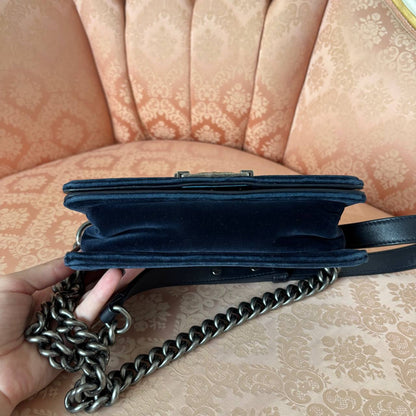 Chanel Le Boy shoulder bag velvet navy