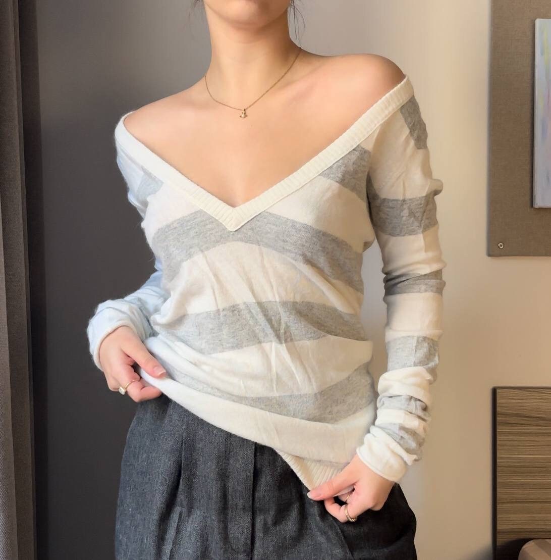 Abercrombie & Fitch Women's Grey and White Jumper