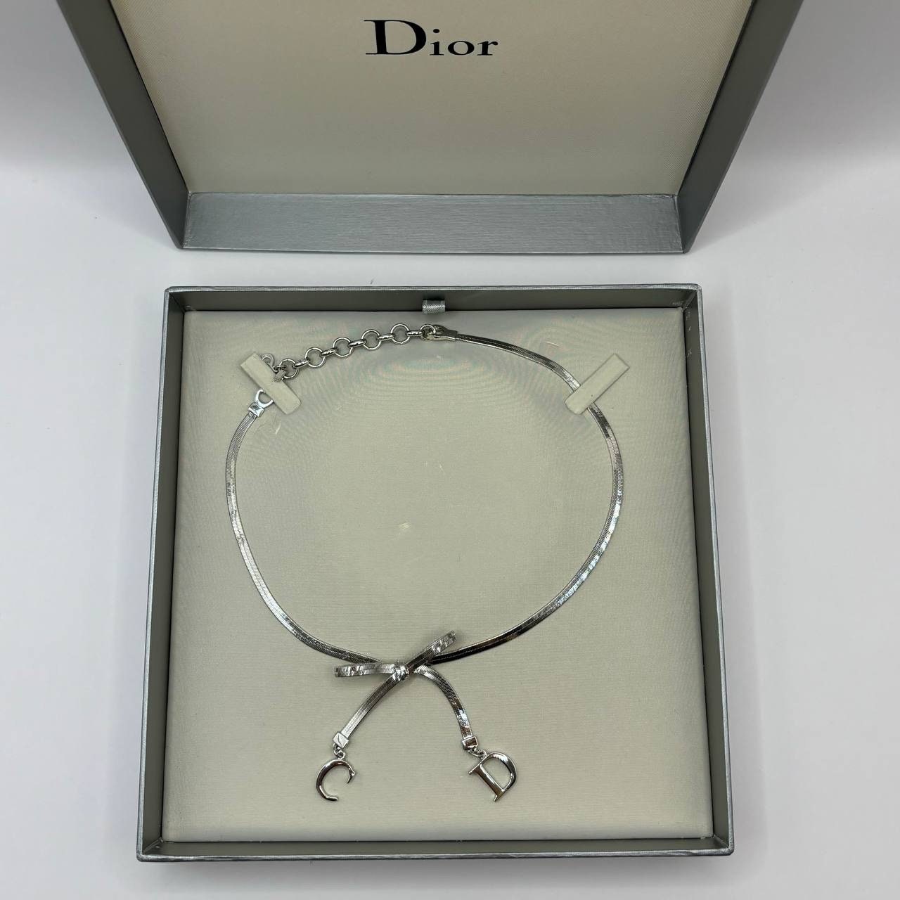 Christian Dior necklace silver bow CD coquette round chocker y2k old money