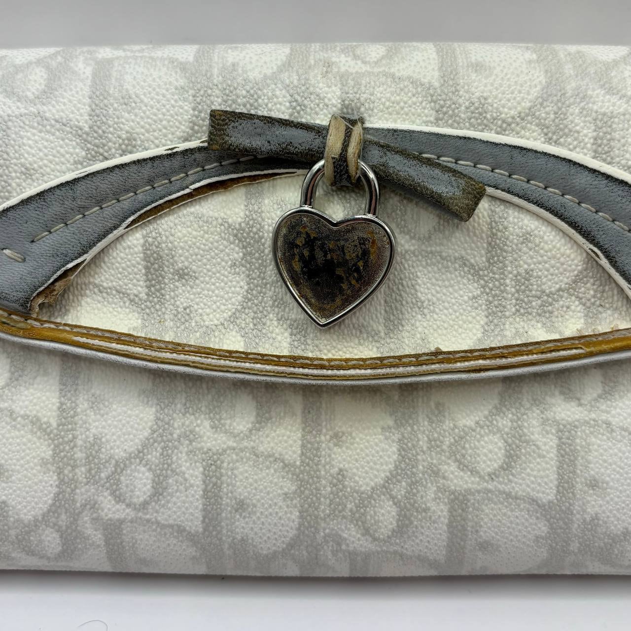 Dior wallet monogram romatique Diorissimo vintage y2k iconic collection in white and grey